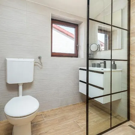 Wine House & Marceta Apartment