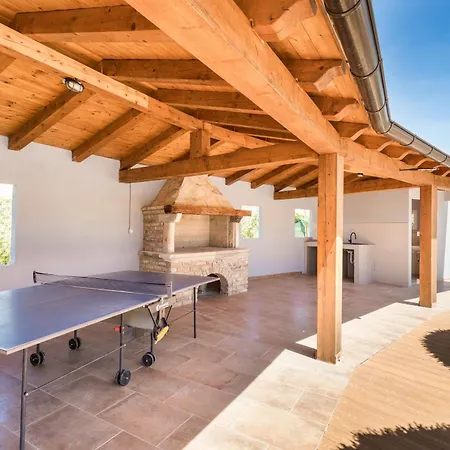 Wine House & Marceta Apartment